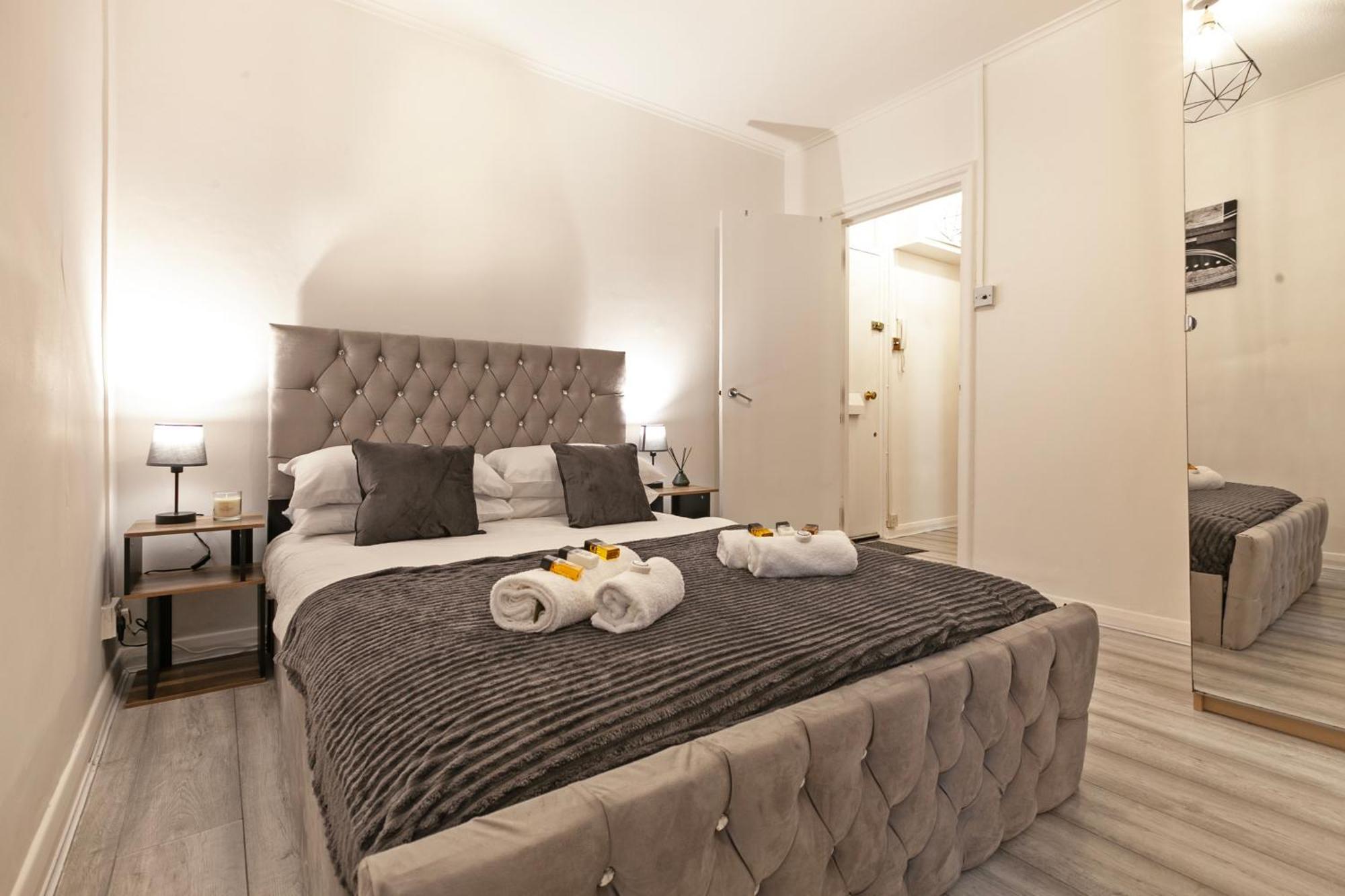 Beautiful One Bedroom Flat In Scott Ellis Gardens Londra
