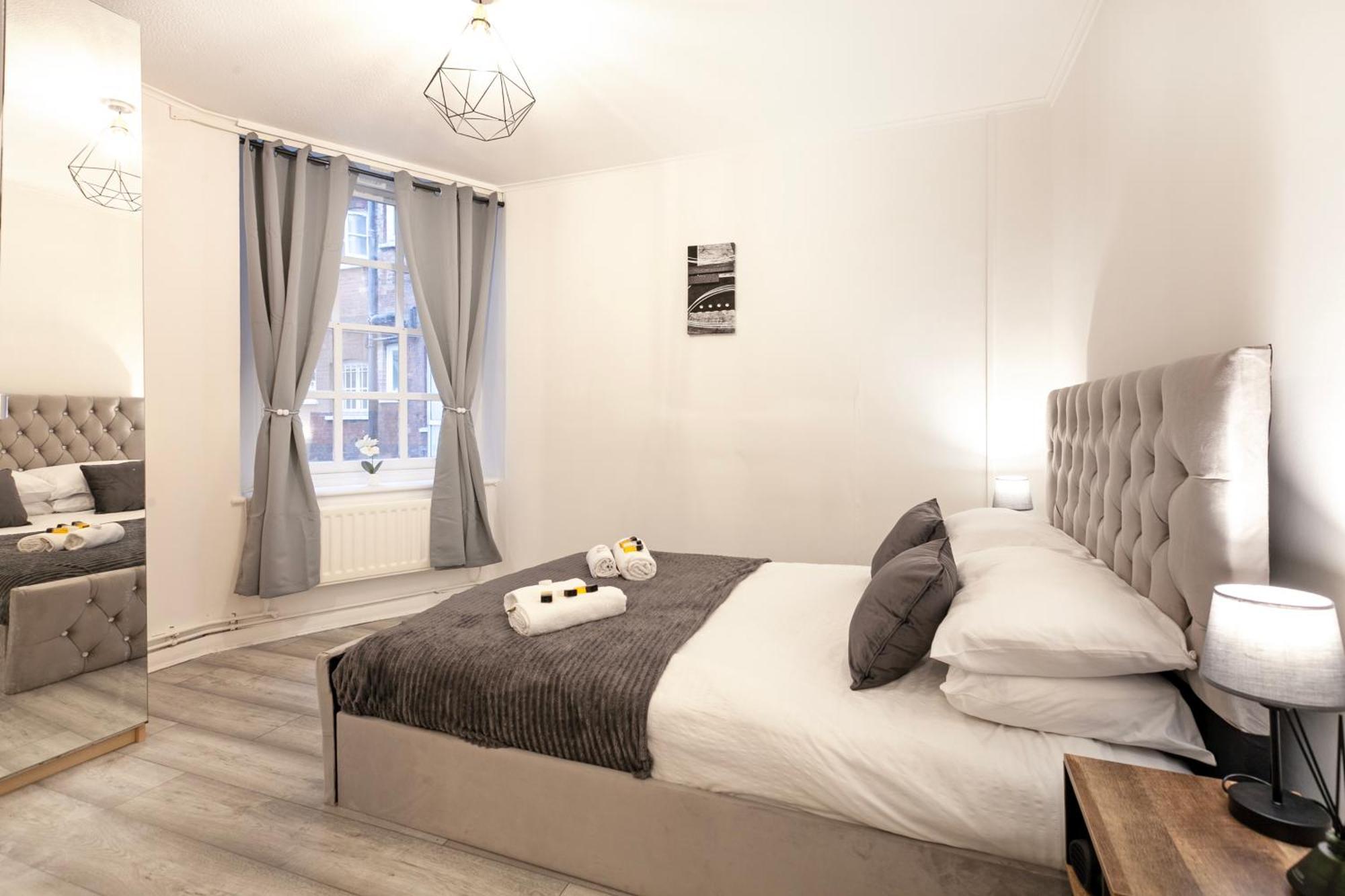 Beautiful One Bedroom Flat In Scott Ellis Gardens