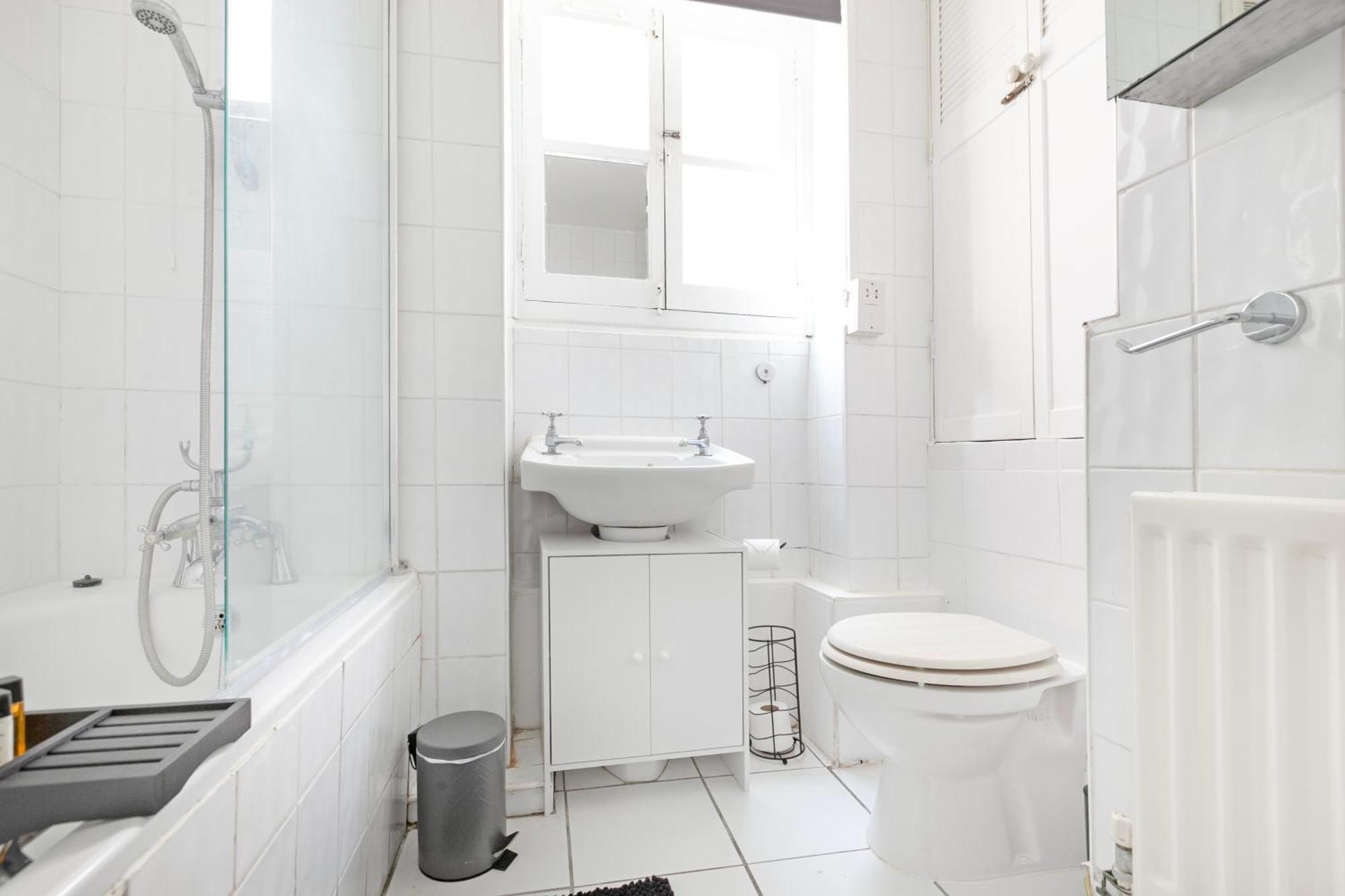 Beautiful One Bedroom Flat In Scott Ellis Gardens *